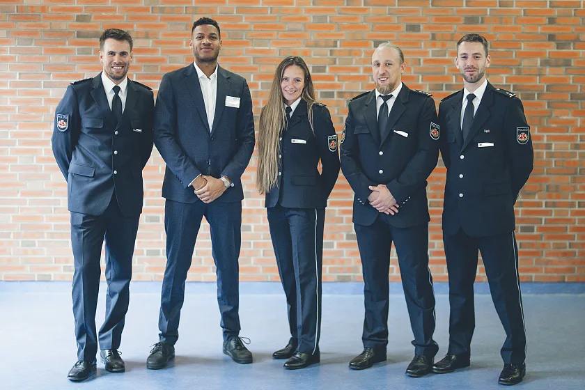 Das Bild zeigt die Teilnehmer:innen des 19. Master-Studiengang aus Bremen. 