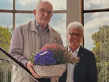 Das Bild zeigt den ehemaligen und neuen Vereinsvorsitzenden. 