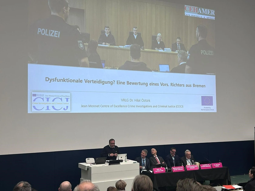 Der Referent Dr. Hilal Öztürk. 