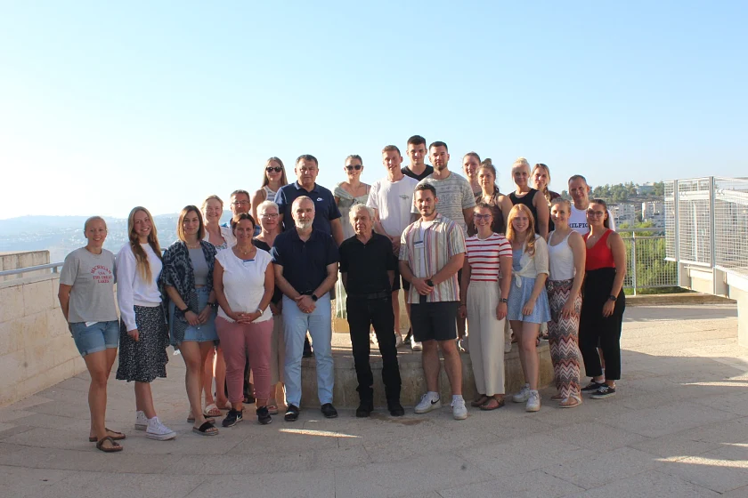 Das Bild zeigt die Seminarteilnehmenden mit Daniel Gold 