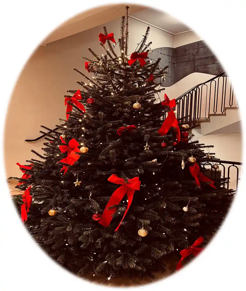 Weihnachtsbaum am Standort I, Gebäude C, Foyer
